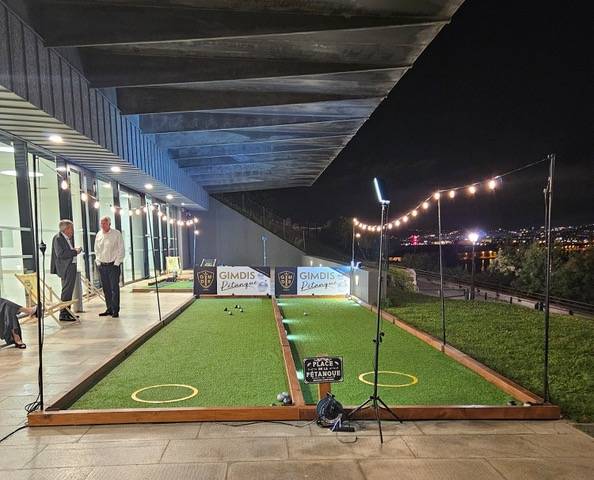 Animation pétanque sur terrains synthétiques pour vos évènements d'entreprise près de Marseille en Provence