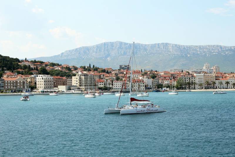 Organisez un enterrement de vie Evjf ou Evjg en catamaran près de Marseille en Provence